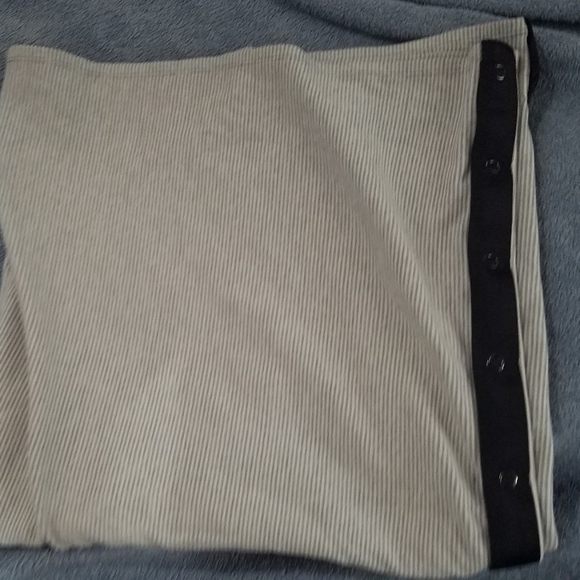 White and grey striped Lululemon Vinyasa scarf - Picture 2 of 3